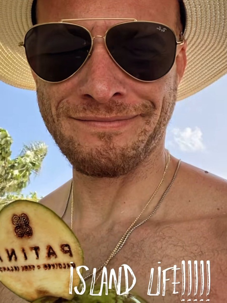 He just radiates something else when he is on vacay. ☺️🏝