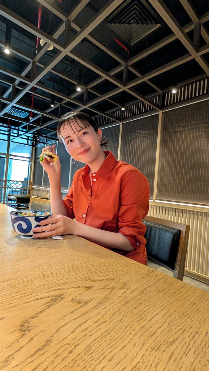 ＼ただいま放送中📺⚡️／

ドバイを訪れた #比嘉愛未 さん✈️

ドバイで親子丼…？と
思われる方もいるかもしれませんが、
実はこの親子丼、比嘉愛未さんにとって
思い出の味なんだとか☺️

放送の感想はリプライでお待ちしています🎶

#ANOTHERSKY #アナザースカイ #Pixelで撮影
#ドバイ