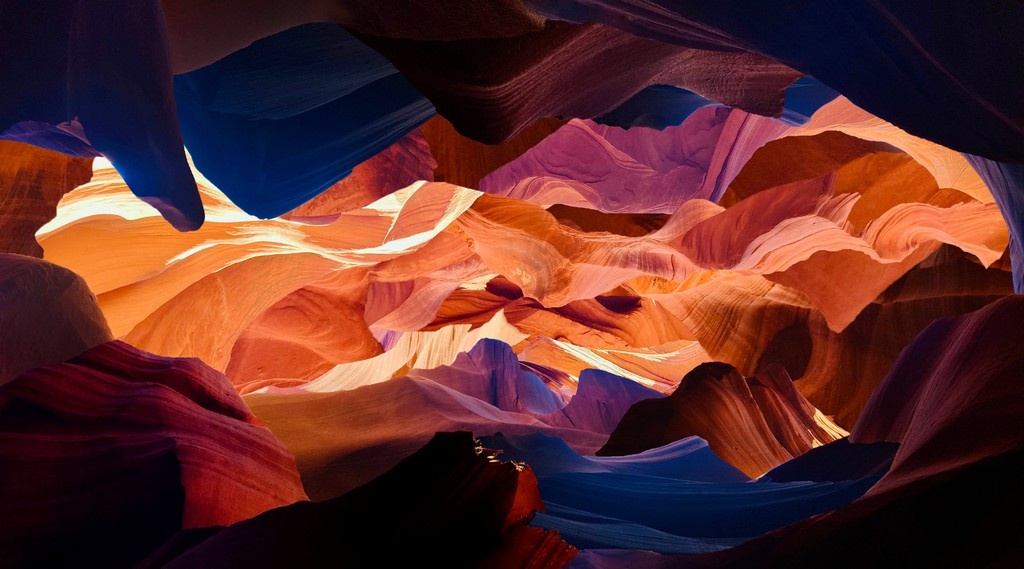 📸 Honorable Mention Alert!
👏 Big congrats to Evelyn Espinoza for earning Honorable Mention in @TheArtList’s July Artist of the Month Contest for her stunning piece “Canyon Geode”! 🎨✨

Think you’ve got what it takes? Enter now: woobox.com/vxs66n
#TheArtList #ArtContest