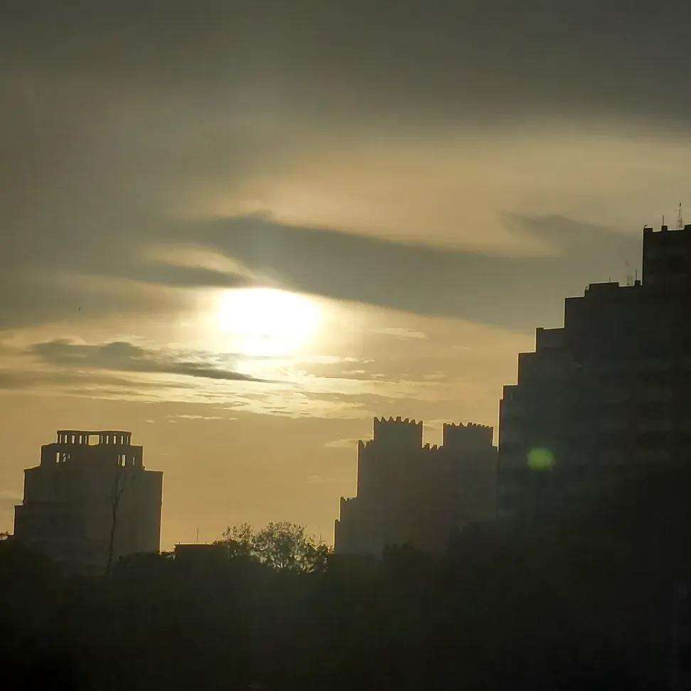 hopefulhumanist's tweet photo. Sunsets: because even the sky knows how to let go beautifully https://t.co/71x3GaeaeM