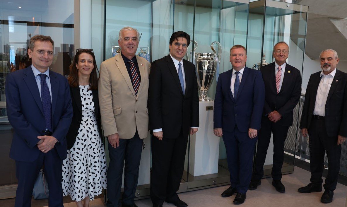 PedroSerranoEU's tweet image. A very enjoyable visit to the Etihad Stadium yesterday in Manchester alongside Commissioner @EUCssrMcGrath & fellow 🇪🇺Ambassadors ⚽️ ⚽️
Great to do a tour of the stadium, a landmark of football excellence. A memorable stop while in Manchester for the #EUCitizensGathering