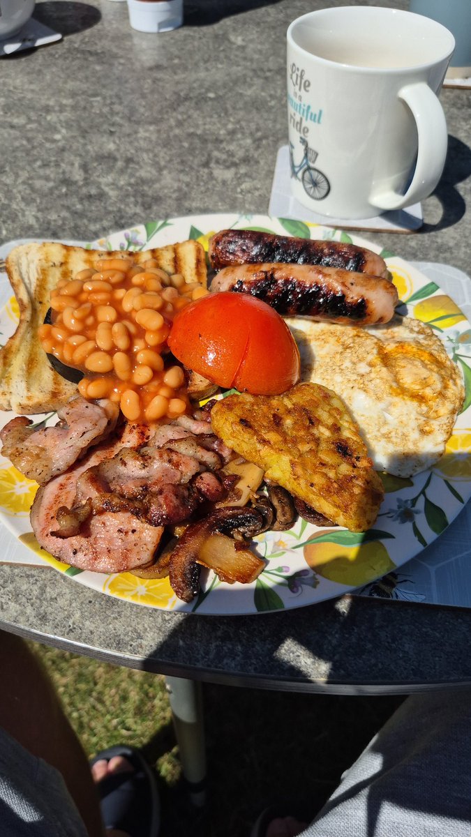 olde dude decorating tweet media