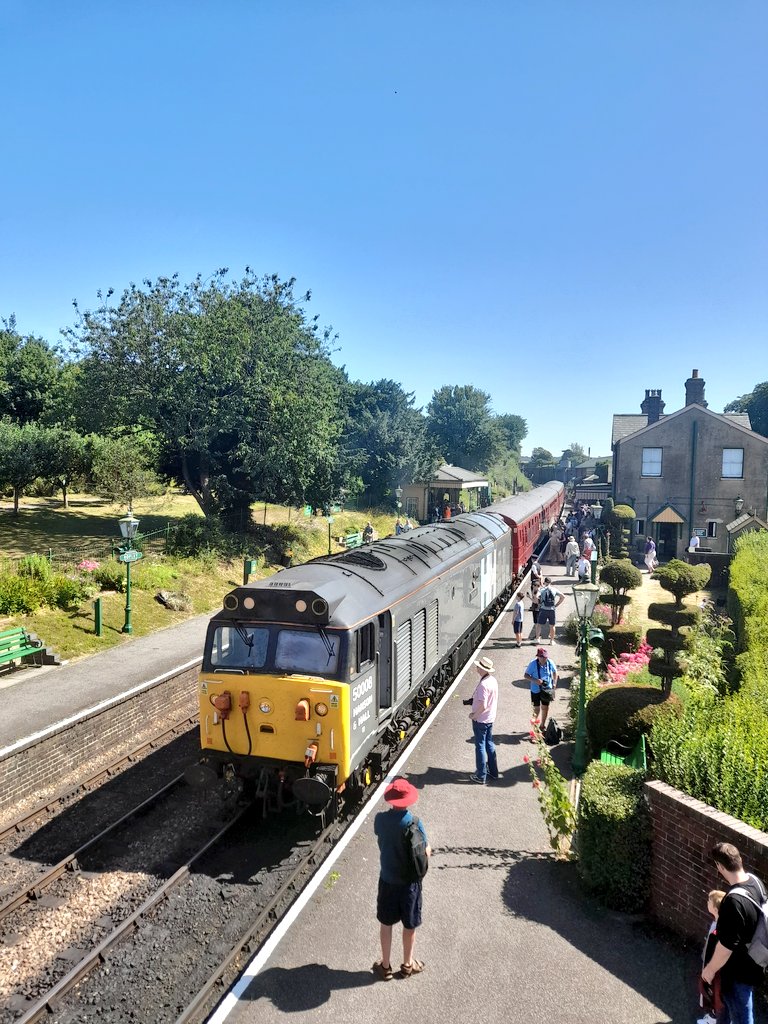 #classictraction 50008 'Thunderer' is next from Ropley-Alresford on the 1029 from Alton,hauling the 4TC set.