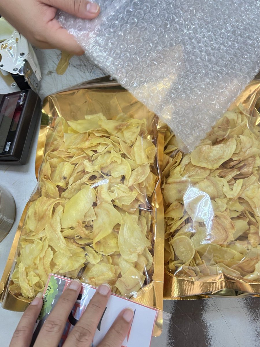 แจกทุเรียนทอด 2 รางวัล รางวัลละ 100g.
สุ่มจากรี+เมนชั่น คุณอยู่ทีมไหน 

สกายชอบนานิก่อน หรือ นานิชอบสกายก่อน
พร้อมติด KW และ HT งานชาบูชิวันนี้

ประกาศผล วันพรุ่งนี้ตอน 21.00 น. 

ปล.ได้รับทุเรียนทอดเดือนสิงหาเนื่องจากเพื่อนจะหิวขึ้นเครื่องมาให้ 

SKYNANI GREET SHABUSHI