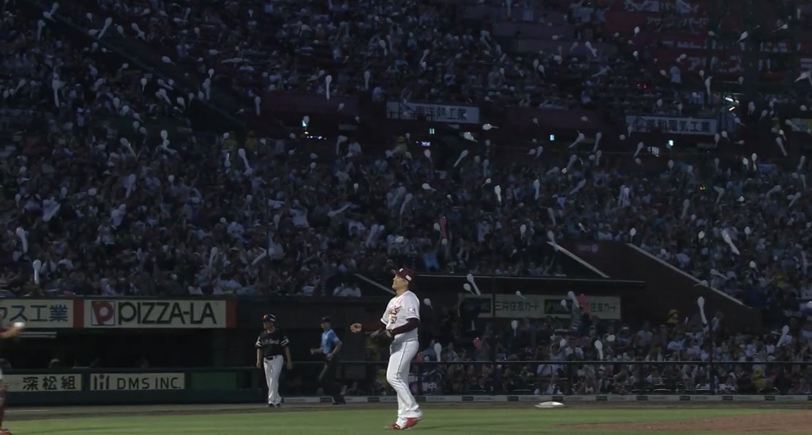 yuuno622's tweet image. わしほー🦅
2カード連続の勝ち越し！
去年の花火は岸が完封、そして今年はタッキー完封‼️毎日花火やりましょう🎆
タッキーナイスピッチ&amp;amp;おめでと〜✨
明日も勝つ🔥🔥🔥
#RakutenEagles