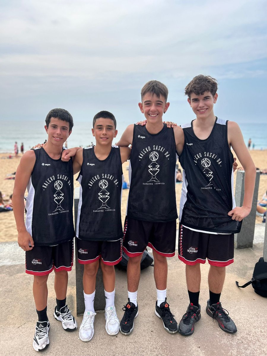 iraurgisb's tweet image. 🏀 Zarautzko 3x3 Txapelketan ere ordezkaritza izan dugu!
🏆 Junior nesketan txapeldun eta kadete nesketan ere azpitxapeldun.
👉🏻 Mutilak ere ederki arratsalde ederra pasatuz.