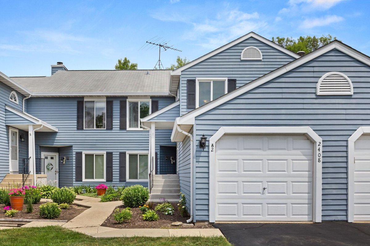 2408 Danbury Drive #A2, Woodridge, IL, 60517
2 bed | 1 bath 1137 Sq. Ft.
Active | $265,000
bit.ly/3IpfuN1
This beautifully updated 2 bedroom / 1 bathroom condo is filled with natural light and a fabulous open floor plan that connect the living room with fireplace,...