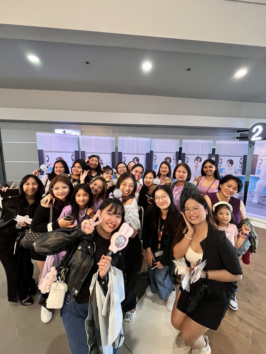 vxyyyyyyyv's tweet photo. It’s sooooo nice to finally meet you all Baguio ARMYs!!💜🫶🏻 Hoping to see you again next time!🫂💌

🌸BTS HYBE Cinefest
📍SM Baguio https://t.co/0mAZAY4XYl