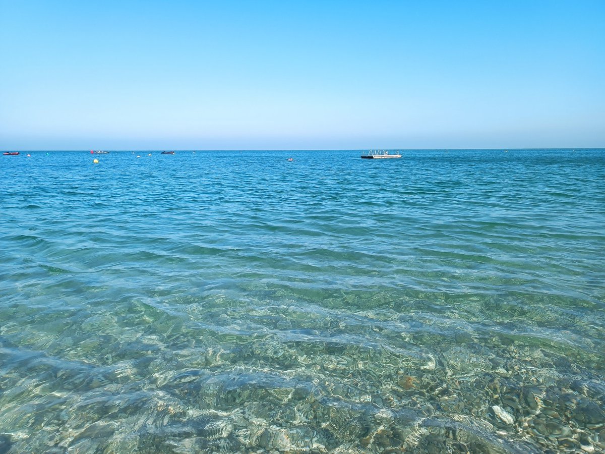 durant_fleur's tweet photo. Quel bonheur cette baignade du samedi matin à Etretat ☀️⛵🌅
Une eau limpide et fraîche mais une normande ne recule jamais 😁
#Etretat #Normandie #goodsummer 👌 https://t.co/AUTK7rbHg5