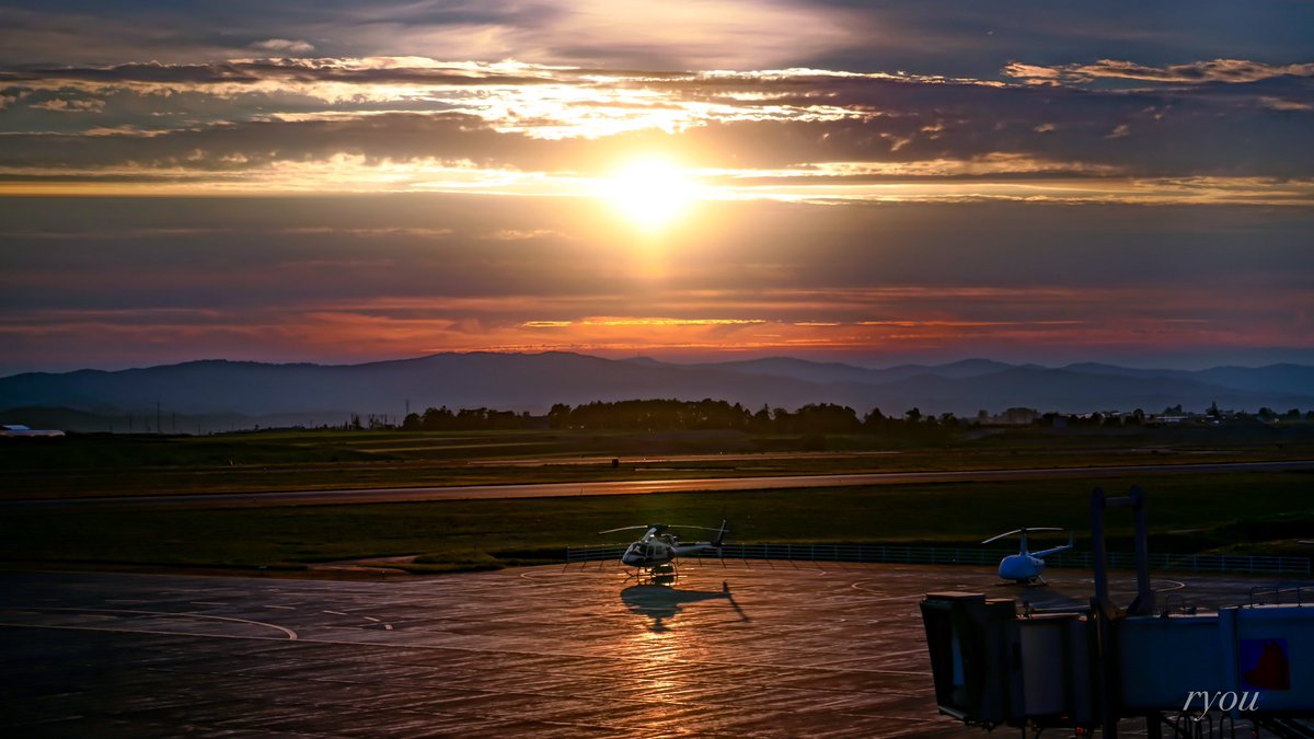 帰りの旭川空港にて📸

#夕暮れ
#飛行機