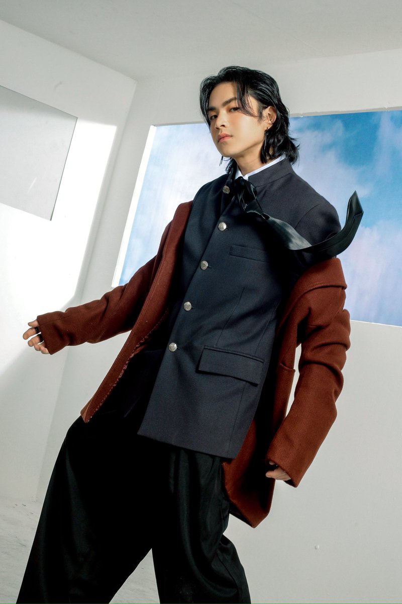 Dapat Lang Ako Lang 🔐💖

C13 Concept Photo (Indoor Ver.)

OFFICIAL MV RELEASE ➡️ 07.13.25 | 6PM

🎧 Listen to ‘Dapat Lang Ako Lang’ 💖🔐: lnk.fuga.com/vxon_dapatlang…

#VXON #VXON_DapatLangAkoLang #VXON_C13