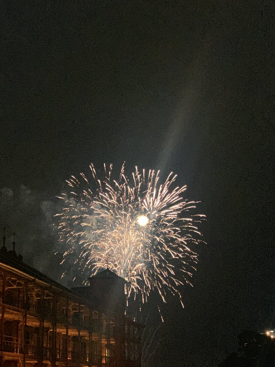 kiri_tf's tweet image. 花火綺麗だった〜🎆！！