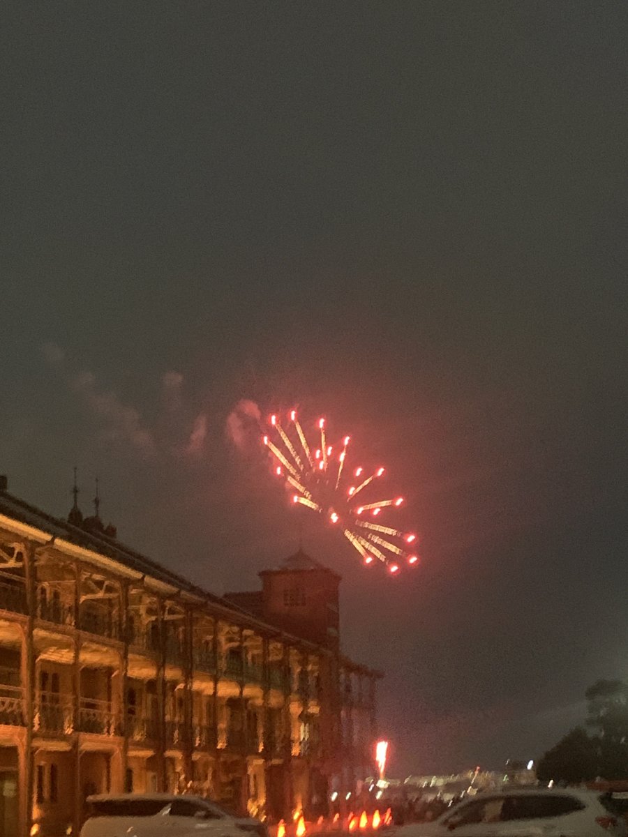kiri_tf's tweet image. 花火綺麗だった〜🎆！！