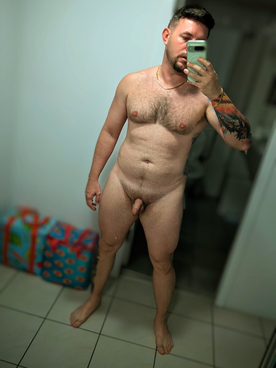 Another hotel, another nude mirror selfie.
Good morning Spunks 😊