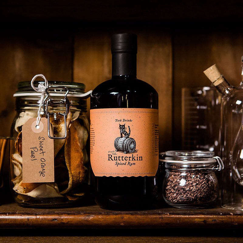 #WORLDRUMDAY 10% OFF RUTTERKIN RUM TODAY ONLY! 🥃 

Named after Rutterkin, the cat adorning every York Gin bottle, this is a gorgeously smooth and richly layered rum, inspired by York’s chocolate history. 

Order:
yorkgin.com/rutterkin-spic…

Offer ends midnight Sat 12 July

#rum