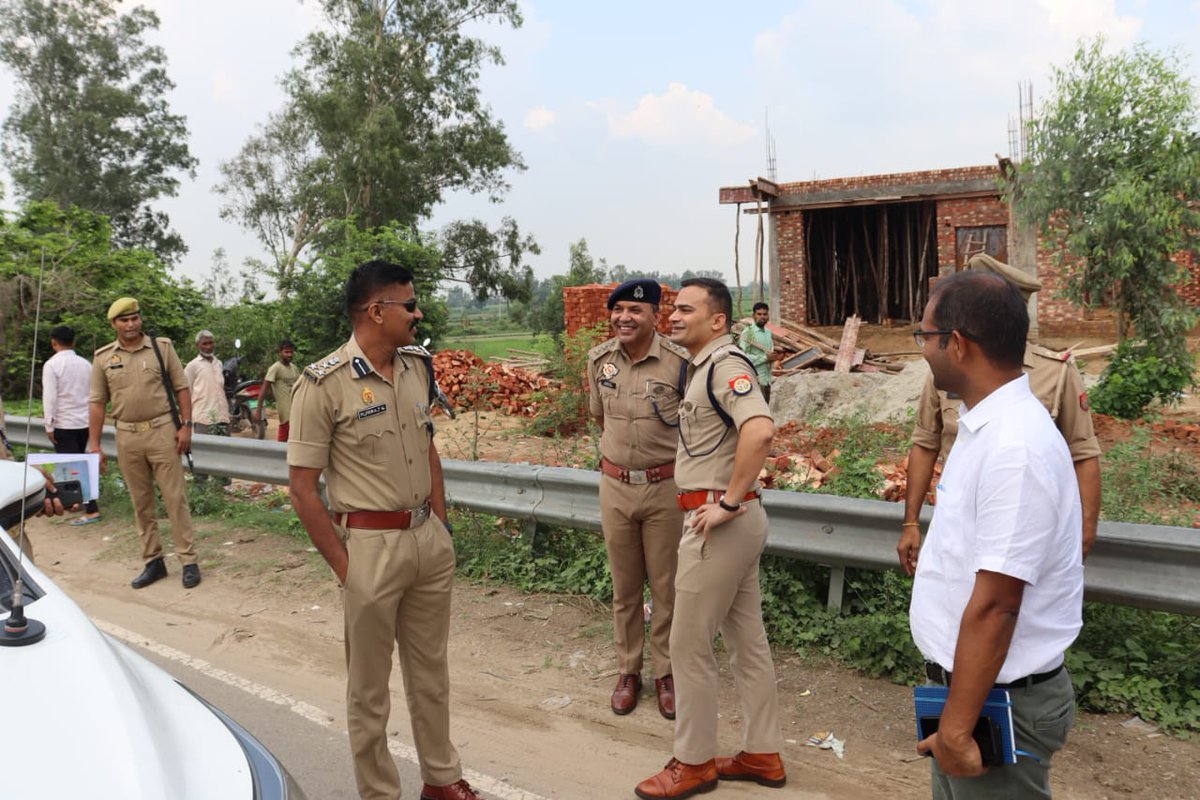 SAMBHAL POLICE (@sambhalpolice) on Twitter photo рд╢реНрд░рд╛рд╡рдг рдорд╛рд╕/рдХрд╛рдВрд╡рдг рдпрд╛рддреНрд░рд╛ рдХреЗ рджреГрд╖реНрдЯрд┐рдЧрдд рдЬрдирдкрдж рд╕рдореНрднрд▓ рдореЗрдВ <a href="/digmoradabad/">DIG Range Moradabad</a> рд╢реНрд░реА рдореБрдирд┐рд░рд╛рдЬ рдЬреА рд╡ #SPSambhal <a href="/Krishan_IPS/">Krishan Bishnoi</a> рджреНрд╡рд╛рд░рд╛ рдерд╛рдирд╛ рдЕрд╕рдореЛрд▓реА рдХреНрд╖реЗрддреНрд░рд╛рдиреНрддрд░реНрдЧрдд рдордиреЛрдЯрд╛ рдкреБрд▓ рдкрд░ рдХрд╛рдВрд╡рдг рдорд╛рд░реНрдЧреЛрдВ рдХрд╛ рдирд┐рд░реАрдХреНрд╖рдг рдХрд┐рдпрд╛ рдЧрдпрд╛ рддрдерд╛ рд╕рдВрдмрдВрдзрд┐рдд рдХреЛ рдЖрд╡рд╢реНрдпрдХ рджрд┐рд╢рд╛ рдирд┐рд░реНрджреЗрд╢ рджрд┐рдП рдЧрдПред
#UPPolice рд╢реНрд░рд╛рд╡рдг рдорд╛рд╕/рдХрд╛рдВрд╡рдг рдпрд╛рддреНрд░рд╛ рдХреЗ рджреГрд╖реНрдЯрд┐рдЧрдд рдЬрдирдкрдж рд╕рдореНрднрд▓ рдореЗрдВ <a href="/digmoradabad/">DIG Range Moradabad</a> рд╢реНрд░реА рдореБрдирд┐рд░рд╛рдЬ рдЬреА рд╡ #SPSambhal <a href="/Krishan_IPS/">Krishan Bishnoi</a> рджреНрд╡рд╛рд░рд╛ рдерд╛рдирд╛ рдЕрд╕рдореЛрд▓реА рдХреНрд╖реЗрддреНрд░рд╛рдиреНрддрд░реНрдЧрдд рдордиреЛрдЯрд╛ рдкреБрд▓ рдкрд░ рдХрд╛рдВрд╡рдг рдорд╛рд░реНрдЧреЛрдВ рдХрд╛ рдирд┐рд░реАрдХреНрд╖рдг рдХрд┐рдпрд╛ рдЧрдпрд╛ рддрдерд╛ рд╕рдВрдмрдВрдзрд┐рдд рдХреЛ рдЖрд╡рд╢реНрдпрдХ рджрд┐рд╢рд╛ рдирд┐рд░реНрджреЗрд╢ рджрд┐рдП рдЧрдПред
#UPPolice