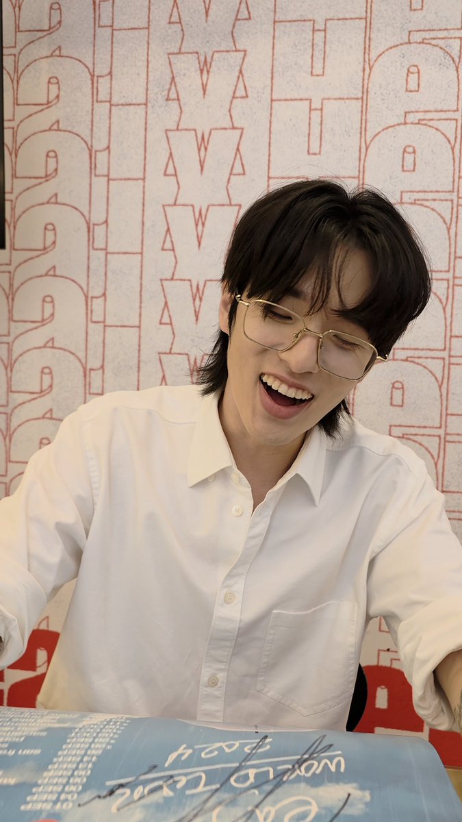 totorororo_j's tweet image. 내 사인회는 망했지만 박제형 잘 생김은 폰에 잘 담아옴 😍
#반가워제형아 #eaj1 #eaJ1EP #canwejustpause #Heightsseoul