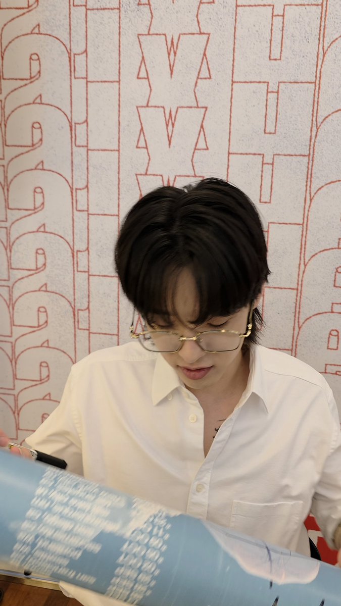 totorororo_j's tweet image. 내 사인회는 망했지만 박제형 잘 생김은 폰에 잘 담아옴 😍
#반가워제형아 #eaj1 #eaJ1EP #canwejustpause #Heightsseoul