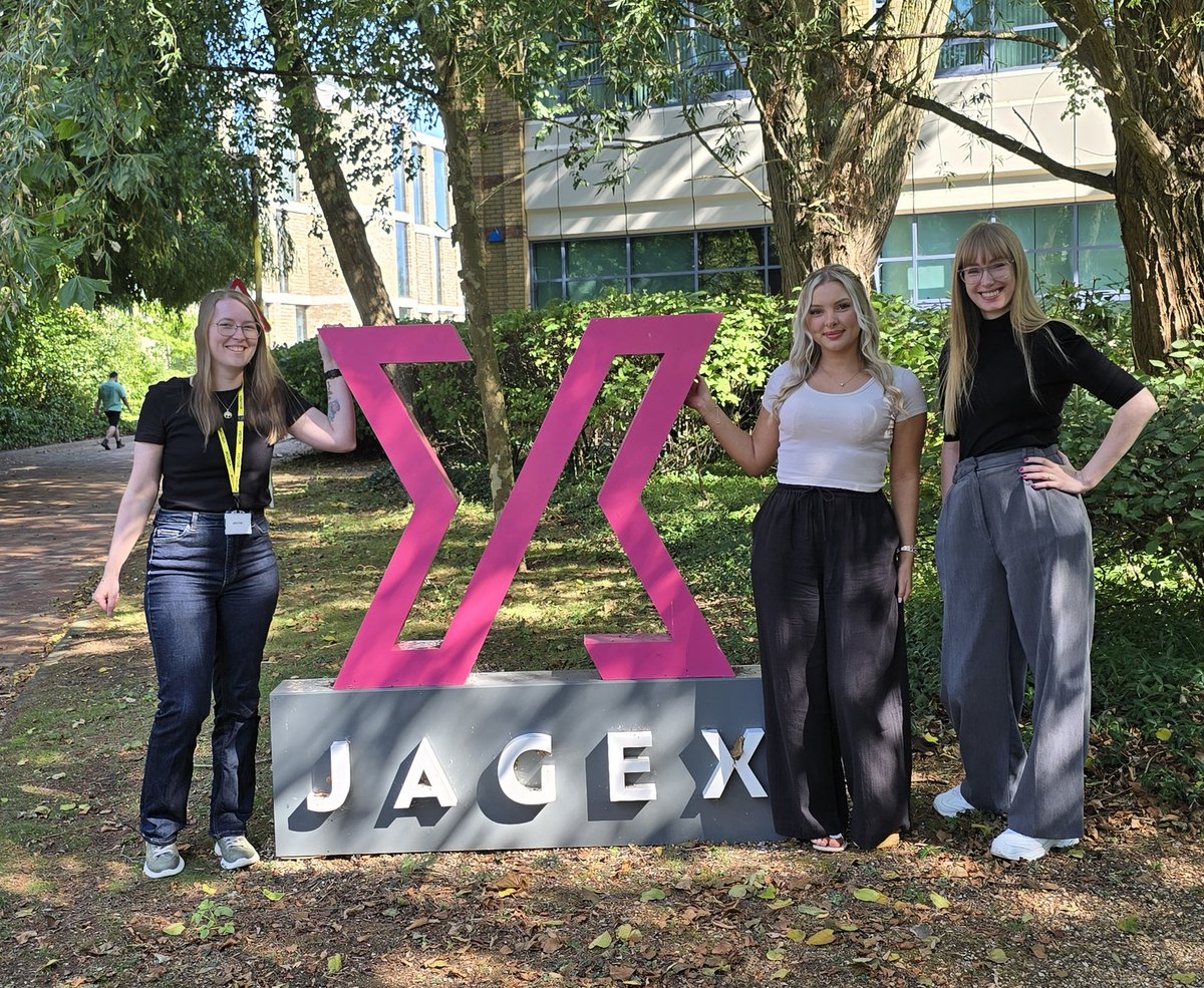 PotatoHimeRS's tweet image. Had a lovely trip to Cambridge, insane weather and super cool seeing the Jagex HQ ❤️