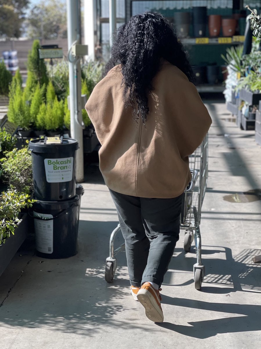 F1: These plants are expensive.
F2: Let’s take 5 of them.