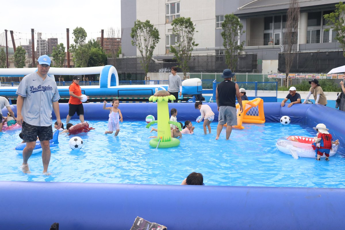 /
イベントプール プレオープン初日終了📣
\

明日（7/13）も『10:00〜18:00』で営業‼️

子ども向けプールや、ウォータースライダーは #ふろん太 も遊べるくらいの大きさで、大人の方もご利用可能🙆‍♀️

暑い日には、ぜひイベントプールへ🛟

詳細⬇️
fujimi-park.com/info/2025/0629…

 #富士見公園 #frontale
