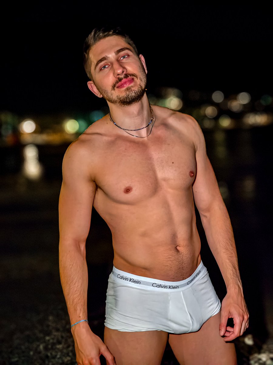 dev_armageddon's tweet image. Άντε, ας τη δει και το Twitter...