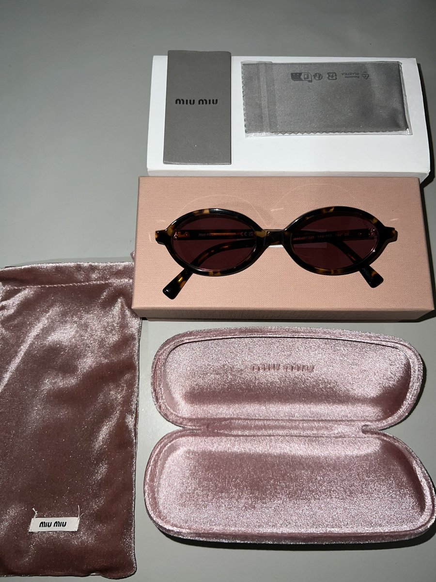 timetopaystore's tweet photo. [USED LIKE NEW] Miu Miu Regard sunglasses
ใส่ 2-3 ครั้งใช้เองมือเดียว ใช้น้อยมากกกสภาพใหม่มากกก เก็บในกล่องอย่างดีค่ะ

Price : 6,999 thb (รวมส่งems)
กทม. นนทบุรี นัดรับได้ สนใจ dm

 #miumiu #miumiueyewear #miumiuthailand #eyewearfashion #miumiusunglasses #miumiuthailandlover https://t.co/SfrDynQjSV