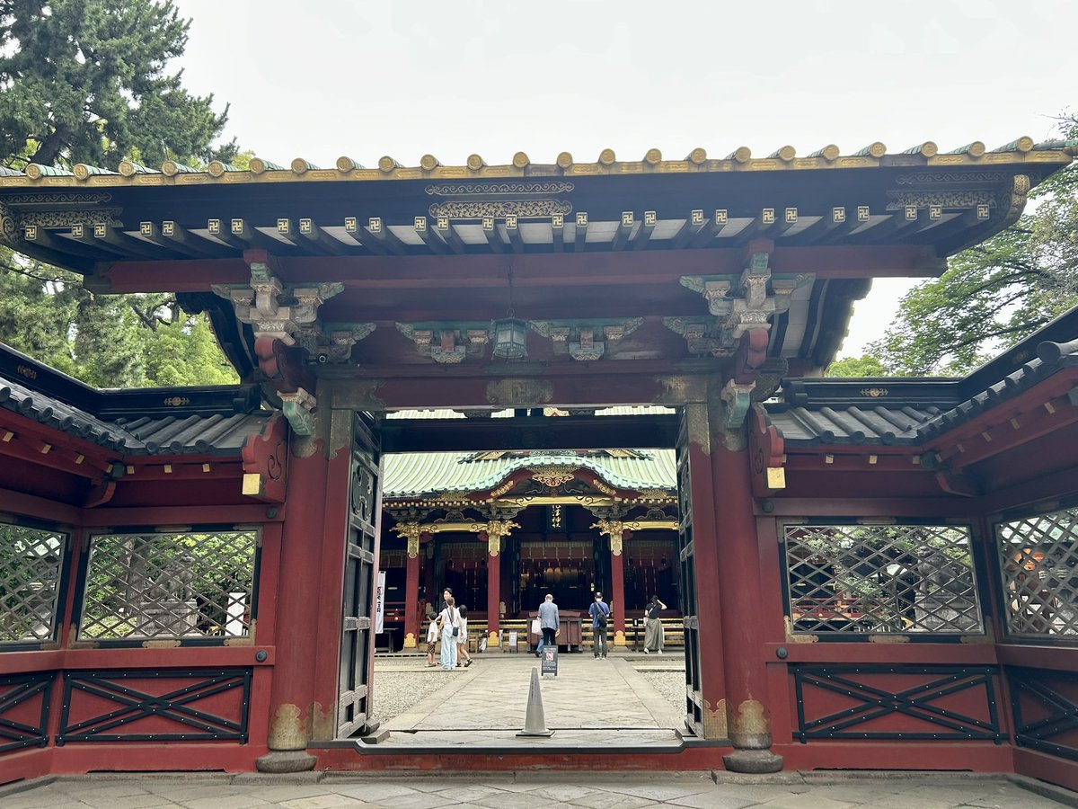 Spent my day off in Tokyo at a liberal arts talk held at Nezu shrine - such a refreshing perspective on learning! It reminded me how much the environment shapes the experience. Really impressed by the thoughtful approach to teaching. A surprisingly rich and inspiring day! ⛩️