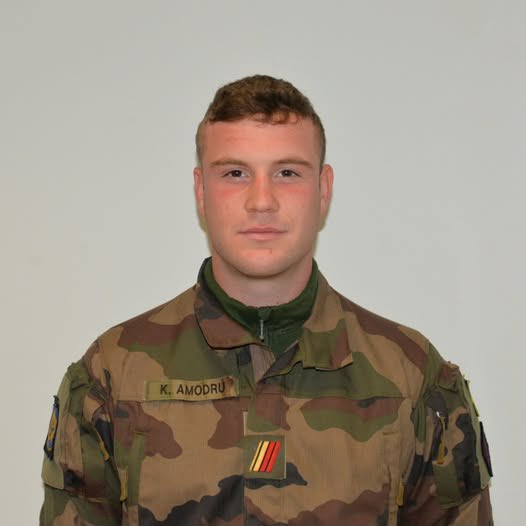 Rendons hommage au caporal-chef Kévin AMODRU, l’un des deux militaires poignardés en pleine rue à Clermont-Ferrand vendredi 11 juillet, à 3 h 30 du matin, lors d'une rixe.🎖️🫡🇫🇷

Il a ce samedi matin succombé à ses blessures. 

Un homme engagé pour la France, lâchement attaqué