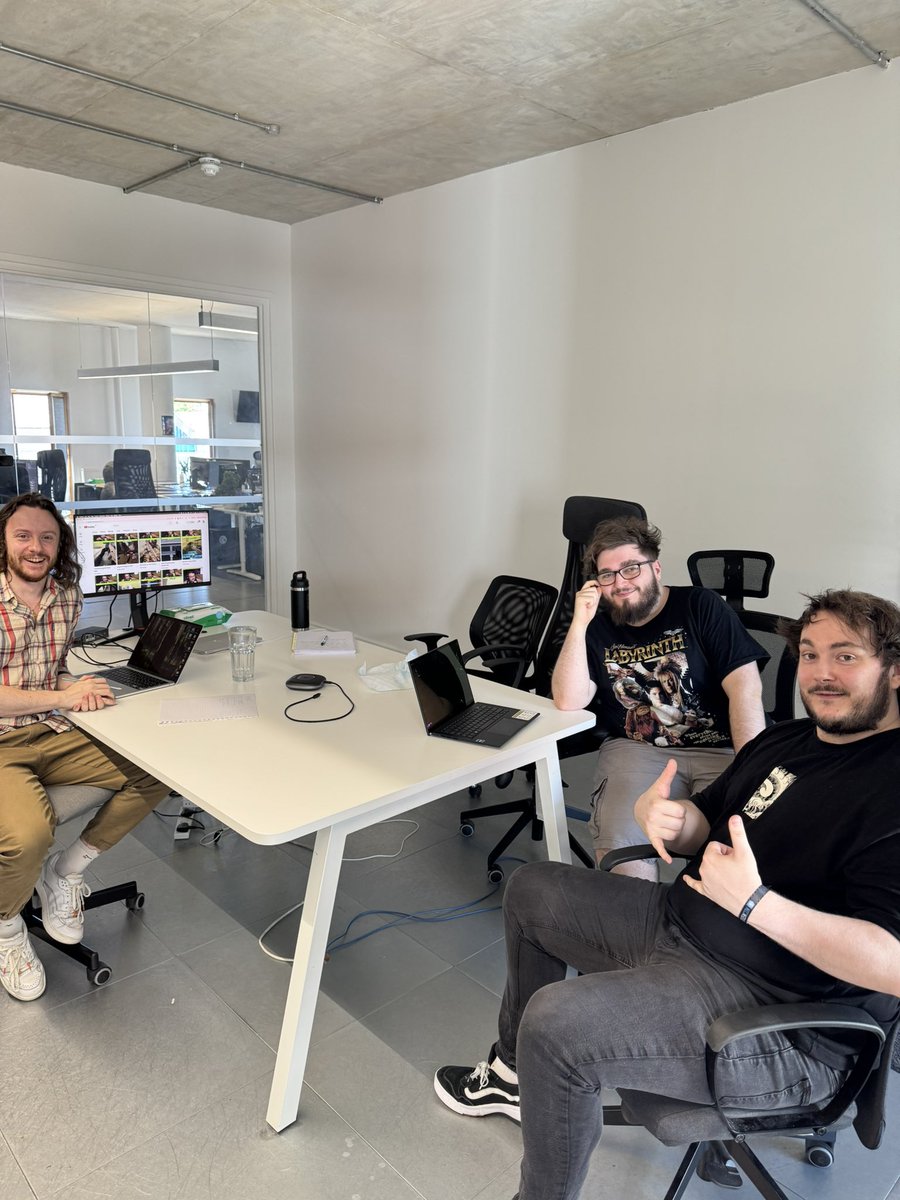 zygomedia's tweet image. A content jam session 🧠
Can you spot the special guest?
Whose content are we chatting about it? 🕵️♂️