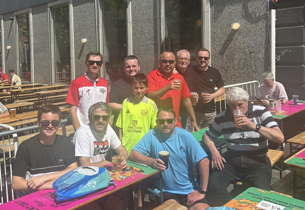 Wellmen supporters ahead of todays friendly away at <a href="/AvroFC/">Avro FC</a> 

Quick stop in the Northern Quarter before making our way to the ground 

#WellmenAway #Wellmenterrace #UTW 🔴⚪️🔴