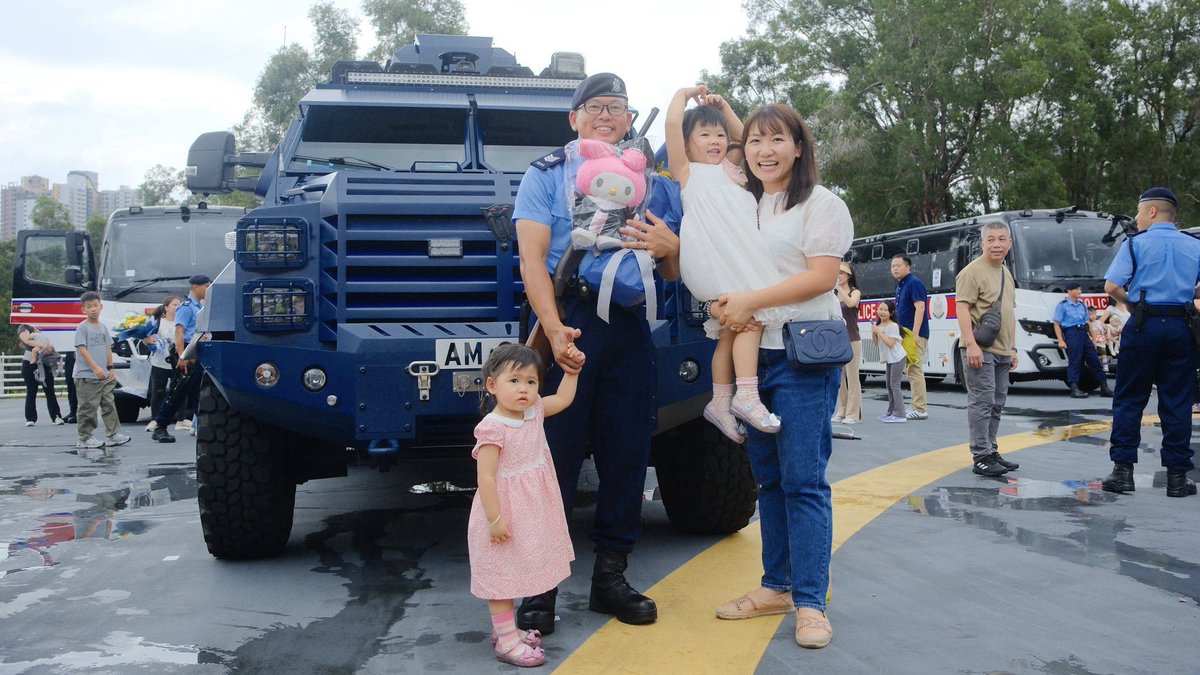 hkpoliceforce's tweet photo. #BlueBeret Spirit🫡
Giving their rigorous training a glorious ending at the #PassingOutParade, #PoliceTacticalUnit’s new blood vow to continue its mission to protect & serve🇭🇰—our home—with formidable resourcefulness, courage & foresight, ensuring enduring stability🌇 & harmony🌃

➖ ➖ ➖ ➖ ➖ ➖ ➖ ➖ ➖ ➖ 

🤝 With One Accord | Be #OneForce
🇭🇰 #HongKongPoliceForce