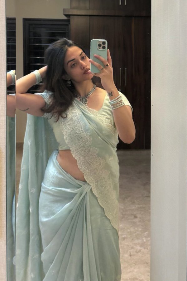 GvpvM7AWgAE3Cy1?format=jpg&name=900x900