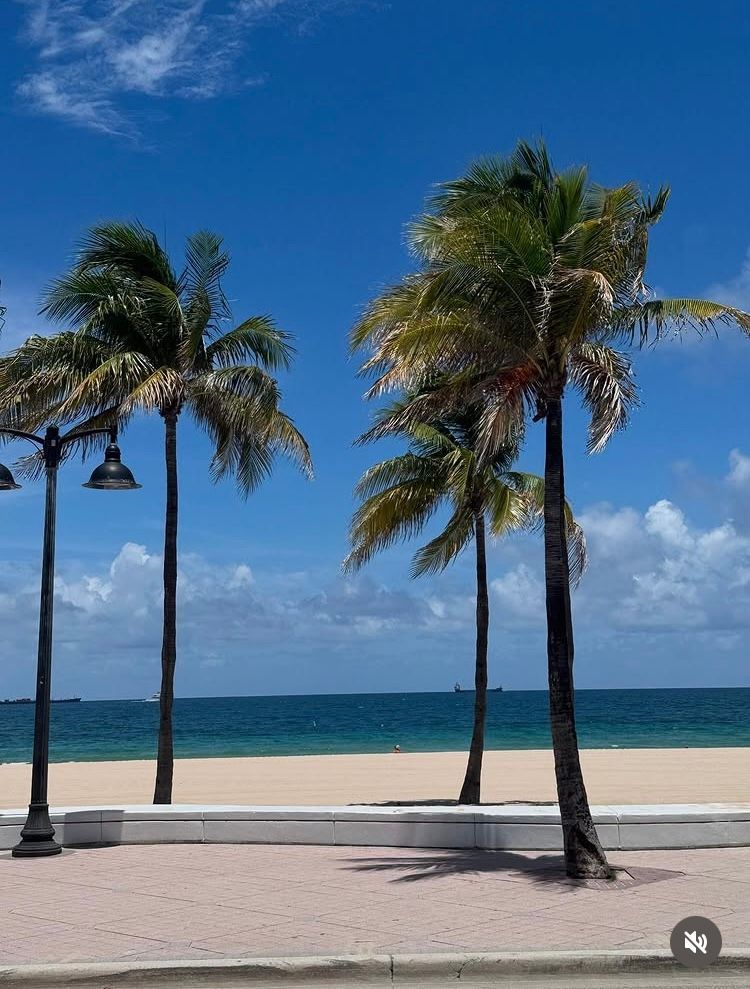 The weekend is here! ❤️ 

#goodmorning #fortlauderdale #morning #southflorida #florida #july #summer #beach #laudy #wakeup #ftlauderdale #july4th #lauderdale #broward #saturday #weekend #oceanview #visitflorida #lauderdale #visitlauderdale #4thofjuly #2025 #nature #instamorning
