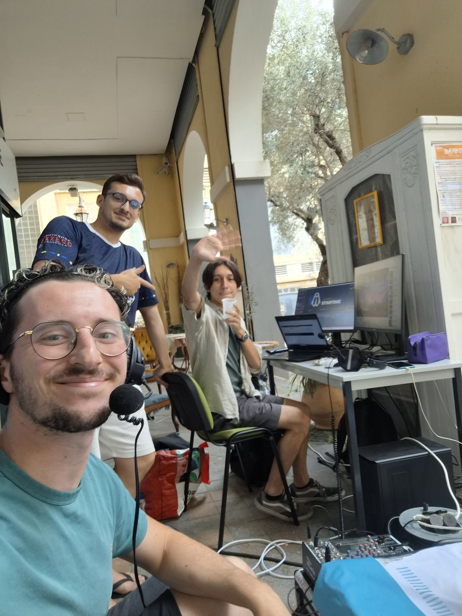 OASIS FINALES ! 🌴

On est en live au fait pour les finales de l’OASIS ! 🔥

<a href="/LeJobz/">Jobz</a> est déjà en phase de victoire sur TFT, plus qu'à valider sur un TOP 1.
 La finale Fortnite commence également dans un instant ⬇️