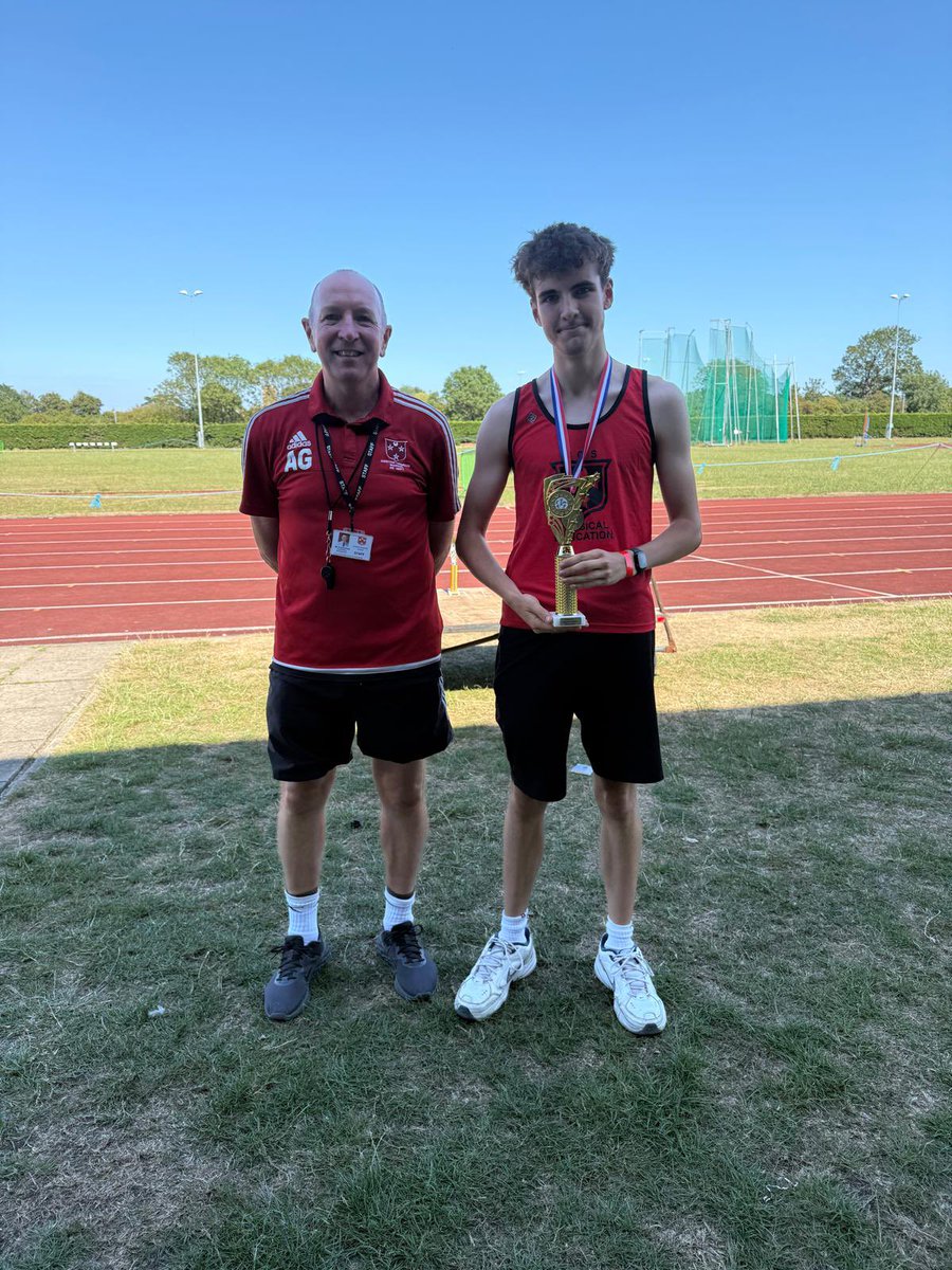 Well done to the Year 10 boys who won their Superzone athletics competition 🥇👏