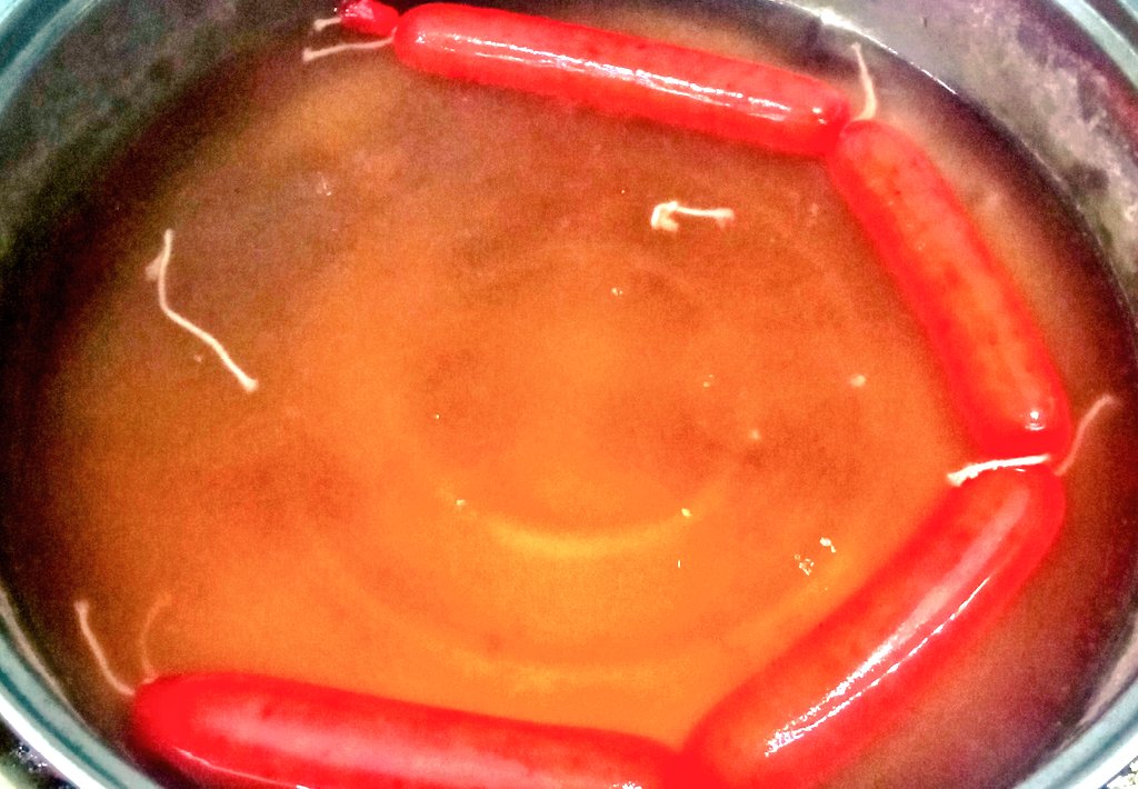 Mulai nyiapin bahan perbekalan karena Senin anak sekolah udh pada masuk. 

1. Sosis