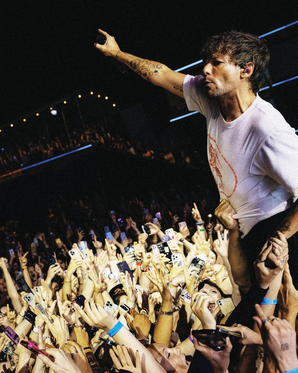 ً (@louisarchlve) on Twitter photo 