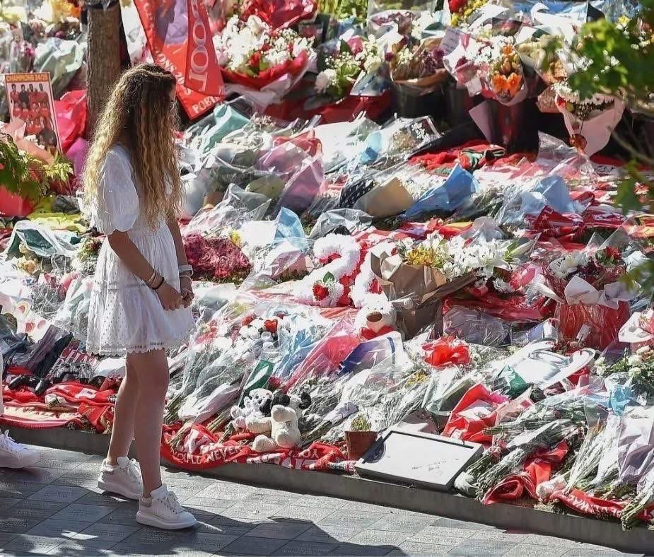 Rute — such a strong and courageous woman. I’m really glad she got to see the incredible love and tributes for Diogo at Anfield
This goes beyond football. I hope she and the rest of the family know that our love, prayers, and support are with them not just for today, but always❤️