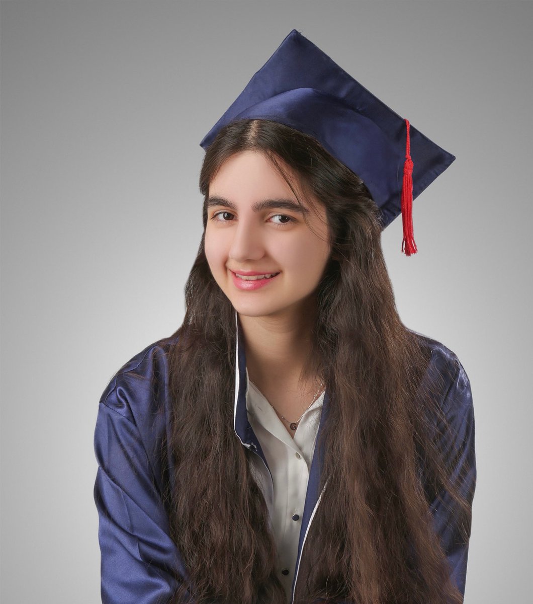 BK_Eskisehir's tweet photo. Öğrencimiz Gözde Kaya, LGS 2025’te 493,8037 puanla 0,21 yüzdelik dilimine girerek büyük bir başarı gösterdi.

Öğrencilerimizin çabaları, öğretmenlerimizin bilgi dolu rehberliği ve velilerimizin sonsuz desteği için teşekkür ederiz. ❤️💙

#BahçeşehirKoleji
#SıraSende https://t.co/tkOng76ks7
