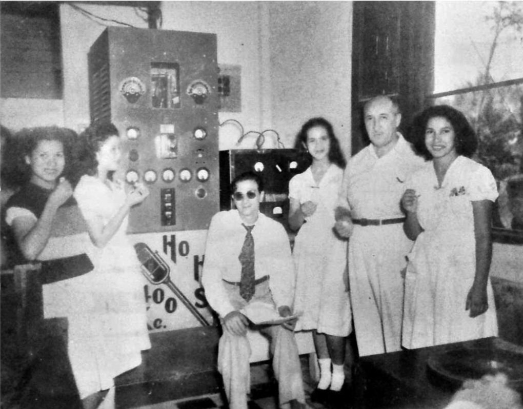OndasCentrales's tweet photo. Un día como hoy 12 de julio de 1947 en Santiago de Veraguas el sonaeño Héctor Alejandro Santacoloma funda la primera radio, "Ondas Centrales".
¡78 años sirviendo a Veraguas!! https://t.co/IwpQJxwLef