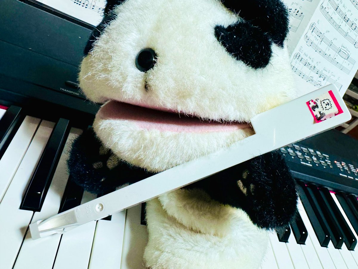 pippi26323410's tweet photo. YAMAHA CP33、完全復活🎊
F2の白鍵は折れていたので、部品交換。
G#2、D#2、G#3の黒鍵は外れていただけだったので、元の場所に帰してもらいました。
ネジを外して内部を見るのも大変興味深くって、写真撮らせてもらいました🐼✨
#YAMAHA #CP33 https://t.co/GRWsLRuqOB