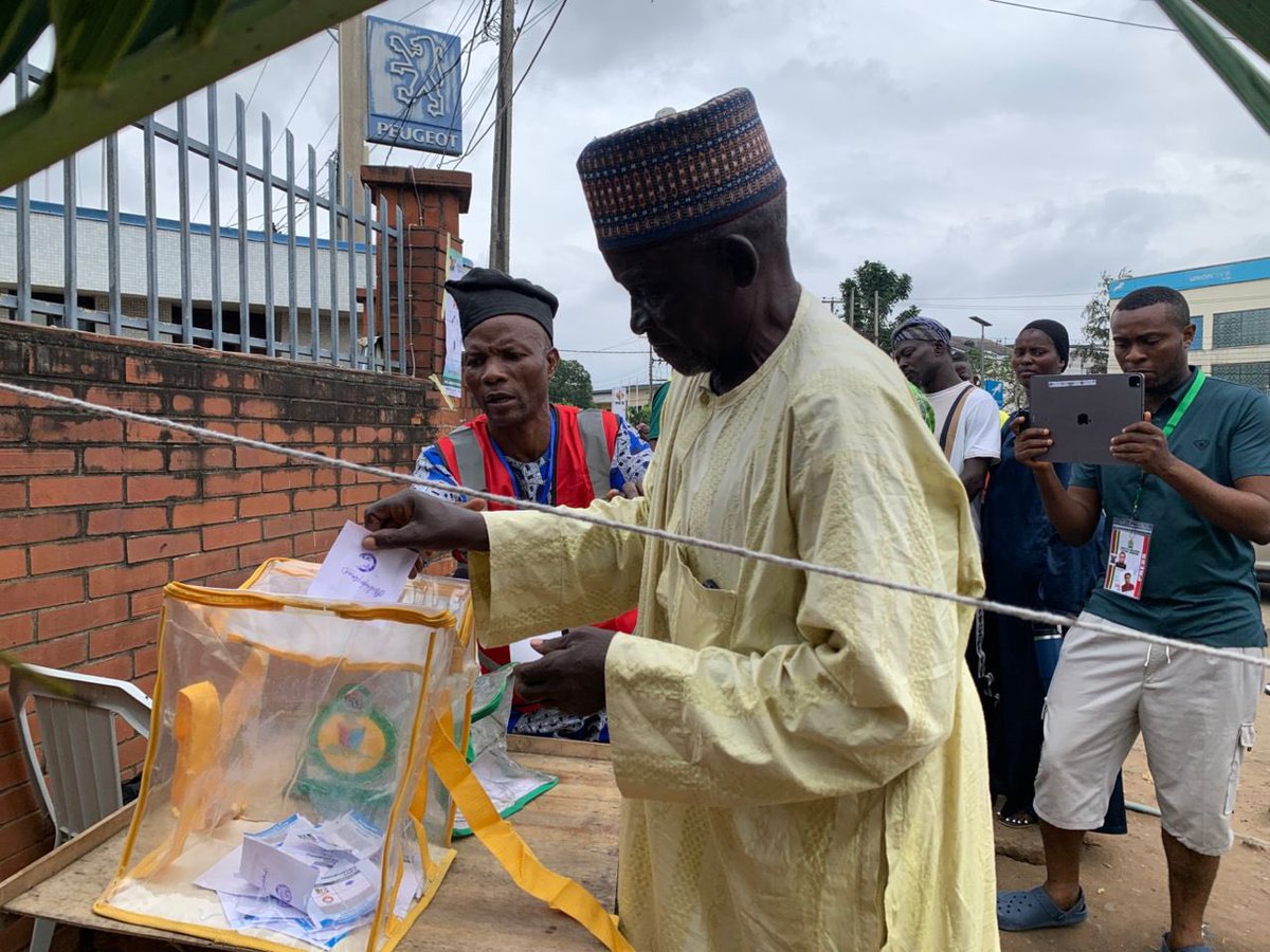PredatorF2's tweet image. 📍Lagos State LG Election (Ongoing):

Voters are out to elect their preferred candidates. But will the people’s choice truly stand this time? Nigeria’s democracy faces yet another credibility test.
#LagosElections2025 #NigeriaDecides #DemocracyInQuestion