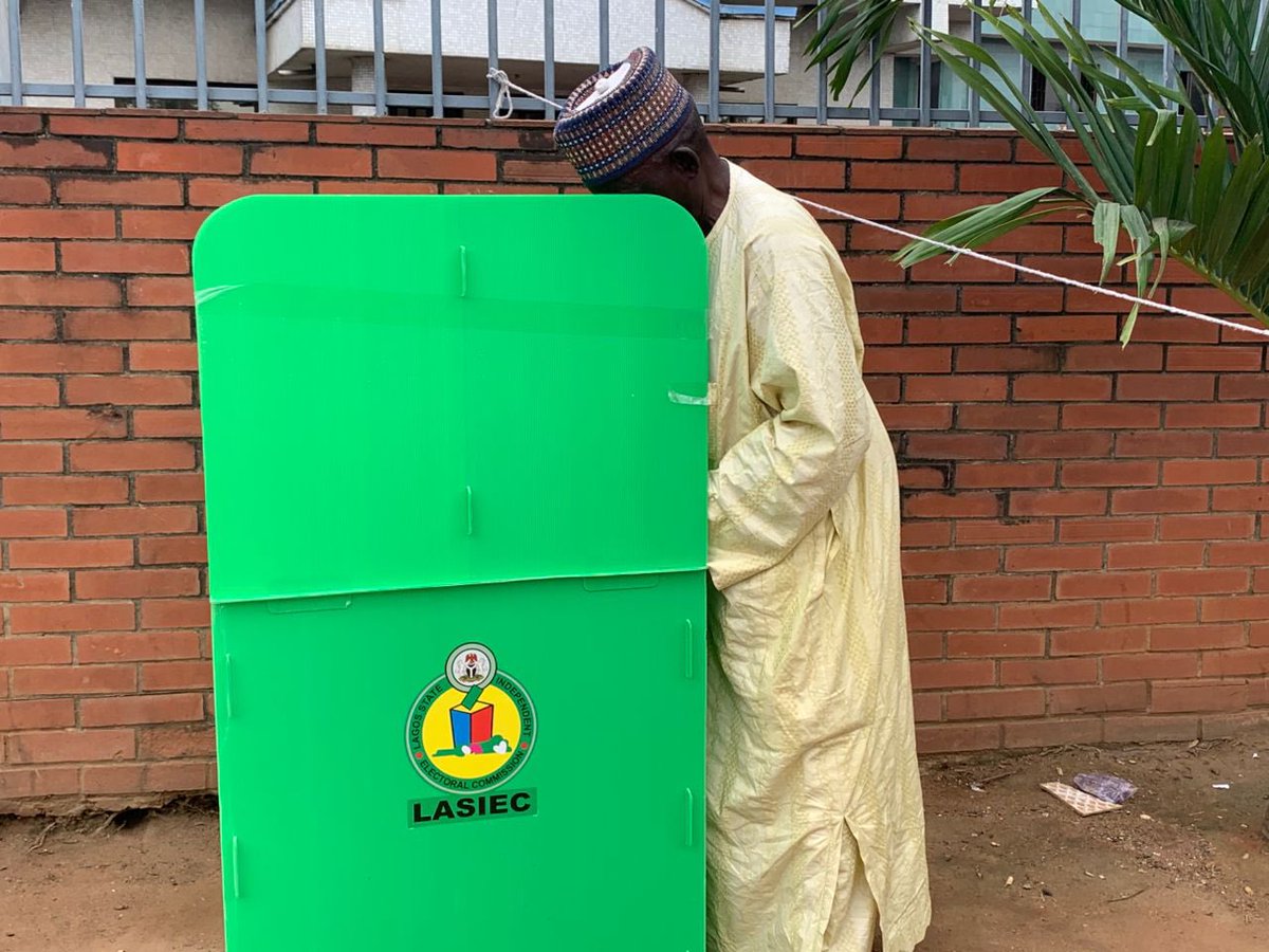 PredatorF2's tweet image. 📍Lagos State LG Election (Ongoing):

Voters are out to elect their preferred candidates. But will the people’s choice truly stand this time? Nigeria’s democracy faces yet another credibility test.
#LagosElections2025 #NigeriaDecides #DemocracyInQuestion