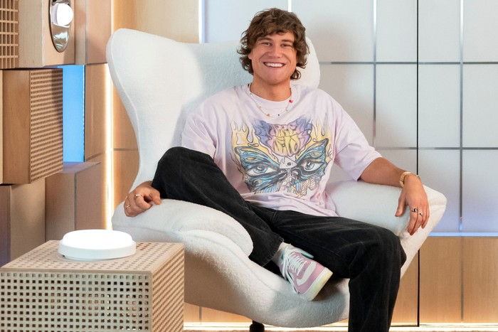 How in the Heath Ledger beautiful is Mason from #BuildingTheBandNetflix