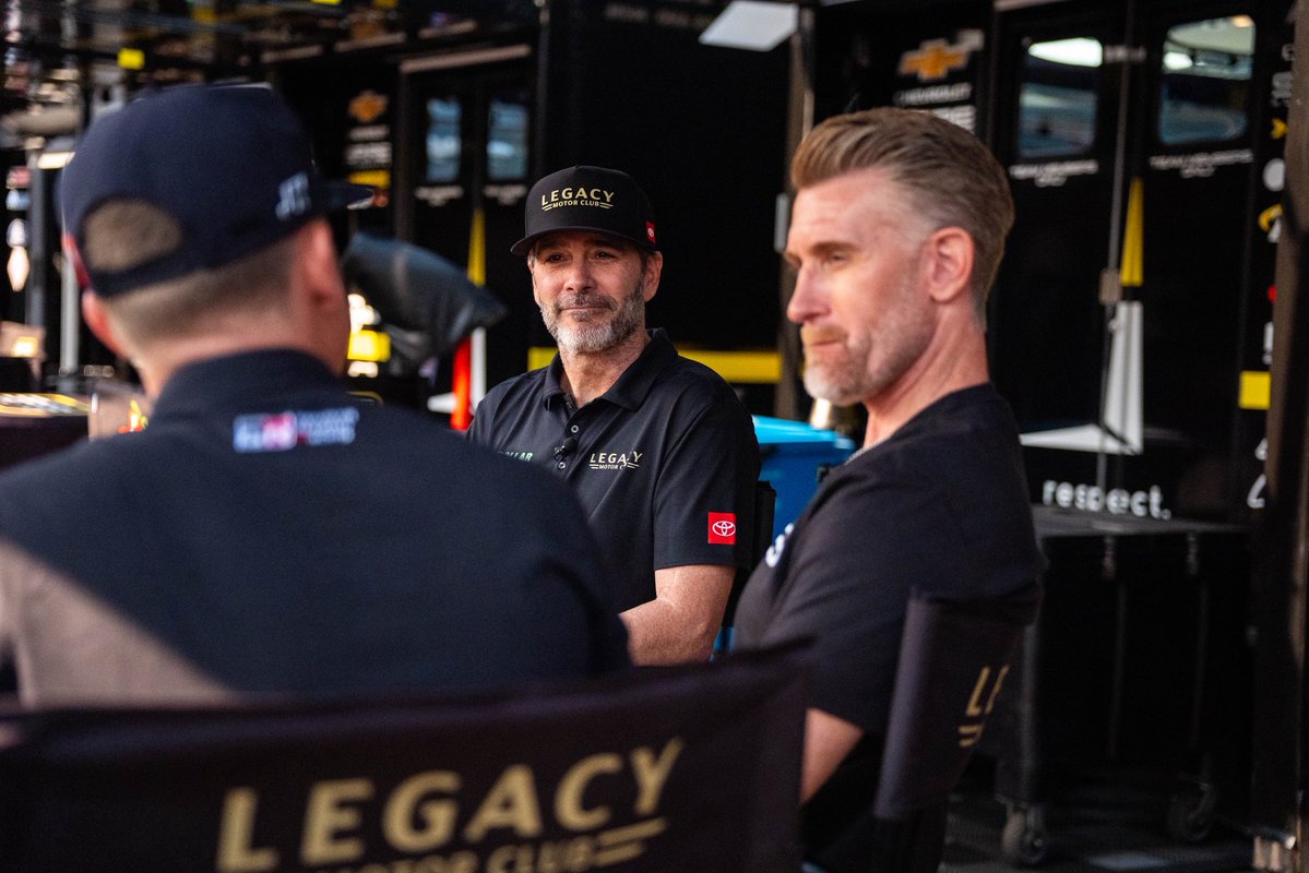 JimmieJohnson's tweet image. Got some special guests on @neversettlepod this week. Stay tuned!
