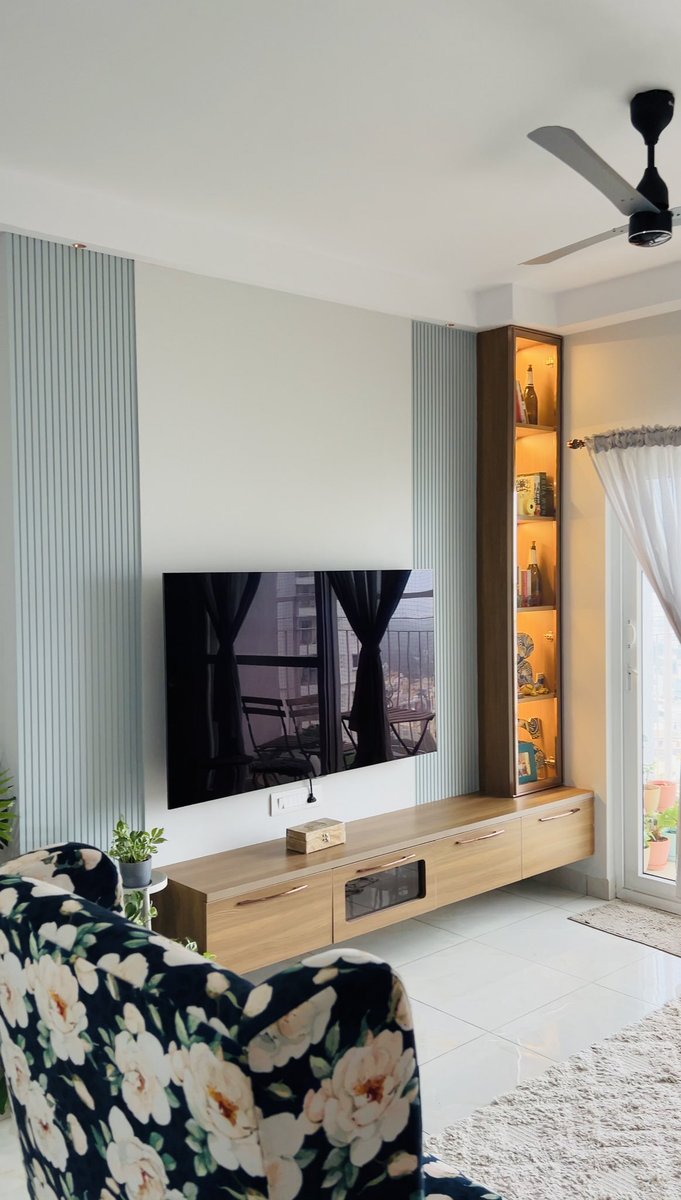 olangana_design's tweet image. Elegant TV Unit Design by Olangana

Transform your living space with this sophisticated TV unit design by Olangana Design. Featuring a striking combination of teal blue panelling and rich brown cabinetry, this piece adds a touch of timeless elegance to any space.