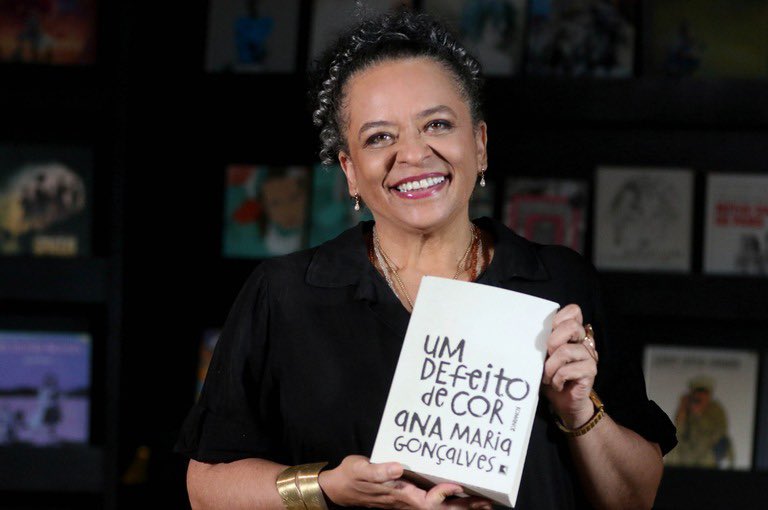 Ana Maria Gonçalves foi eleita, na quinta-feira, a primeira mulher negra da história a ocupar uma cadeira na Academia Brasileira de Letras.

Um século e meio após a falsa abolição, ainda vemos mulheres negras sendo as primeiras em tantos espaços. A eleição de Ana rompe o silêncio