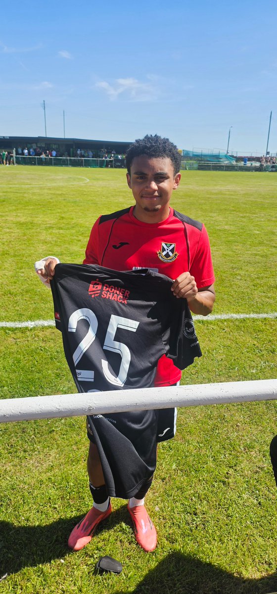 pollok2006's tweet image. Great to see one of our players making the bench for @pollokfc . A good learning experience for our Ilo 👍🏻🏴🏳🏴🏳. #LOK FUTURE
@PollokUtdS_A