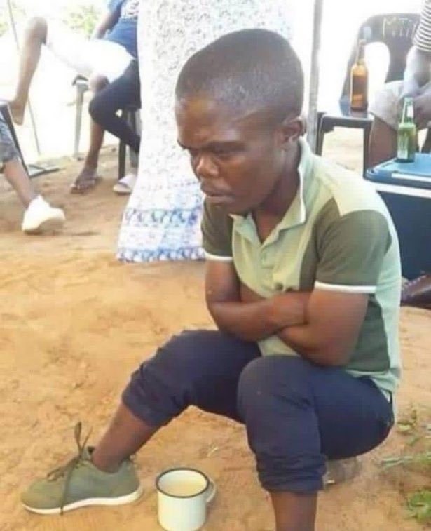 Maze iminsi  ndigushyaka amafaranga ark narayabuze peee urebye nabi wahagwa ♠️⚙️aho bigeze nayo azanyishakire😂😂😂😂😂